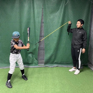 Entrenador de golpes de béisbol, cuerda de tracción, Ayuda de entrenamiento de columpio para una mecánica de golpe adecuada y posición de bateo ajustable - Product Image 4