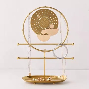 Soporte de joyería de oro de diseño Redondo, perfecto para exhibir anillos, pendientes y pulseras, ideal para decoración del hogar y regalos - Product Image 5