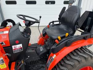 Chargeuse sur pneus compacte avec godet frontal, tracteur utilitaire diesel pour l'agriculture et la construction - Product Image 5