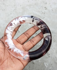 Bijoux culturels exquis pour femmes Bracelets en résine fabriqués à la main Art élégant Design avancé Composition légère - Product Image 3