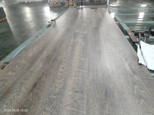 Tablón de vinilo antideslizante 100% virgen 4mm 5mm 6mm IXPE SPC brillante entrelazado decoración del hogar precio al por mayor hecho en Vietnam - Product Image 3