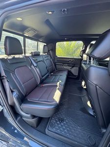 2025 R/A/M 1500 Rebel X Crew Cab 4x4 con Luces LED, Techo Solar y Cámara Trasera de 360° - Product Image 2