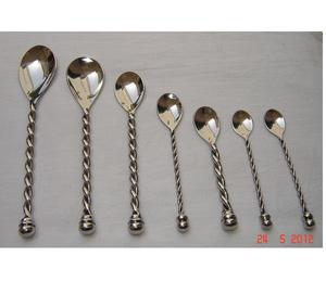 Cubiertos de acero inoxidable con acabado hermoso de alta calidad con juego de cubiertos con asa para regalos Mesa y cocina a toda la tasa de venta - Product Image 3