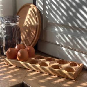 Soporte para huevos de madera hecho a mano, Decoración de cocina de granja rústica, Bandeja para Huevos de madera natural - Product Image 4