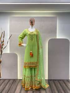 Traje Sharara Tradicional de Georgette Sintética con Bordado Pesado de Lentejuelas y Dupatta Cosido, Prenda de Diseñador para Bodas, Fiestas y Ocasiones Festivas - Product Image 6