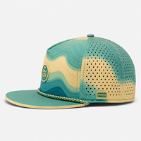 Casquette de baseball à cinq panneaux personnalisée en usine, avec détail corde et badge moulé, fournisseur OEM ODM de marques privées