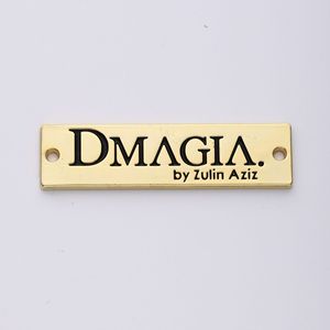 Étiquette de vêtement rectangulaire en alliage de zinc à coudre pour veste de costume femme, taille personnalisée, découpe laser, finition estampage à chaud - Product Image 3