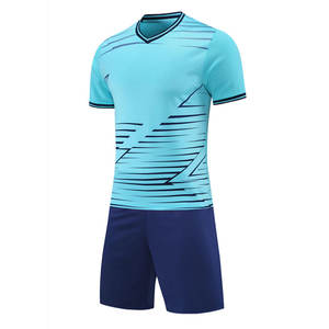 Uniforme de football pour hommes de haute qualité, haut respirant et confortable, maillot de football tendance, uniforme à prix raisonnable - Product Image 1