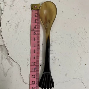 Cuchara de Cuerno de Búfalo Natural, Hecha a Mano y Pulida, Perfecta para Servir Especias, Condimentos o como Decoración de Mesa, Alta Calidad - Product Image 1