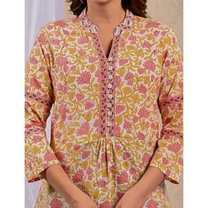 Haut blanc pour femme à imprimé floral, chic et élégant, avec décoration en dentelle brodée, boutons sur le devant, tailles XL, en soie popeline et mousseline de soie - Product Image 2