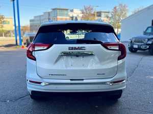 รถ GMC Terrain Denali AWD ปี 2023 สีขาวประกายเงา พวงมาลัยซ้าย หลังคาซันรูฟแบบพาโนรามาสีเข้ม สตาร์ทเครื่องด้วยรีโมท เบาะหนัง ล้อแม็ก R17 - Product Image 6