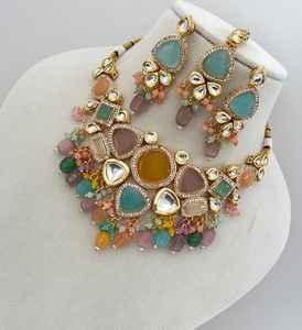 Precioso collar de perlas Monalisa Kundan, pendientes, conjunto de Mangtikka, joyería nupcial con estilo, impresionantes piedras preciosas sueltas, boda elegante - Product Image 5