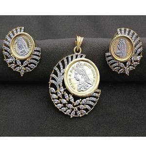 Juego de colgantes de diseñador con acabado dorado y blanco de moda clásica con pendientes AD Stones Look para fiestas de boda para mujer - Product Image 1