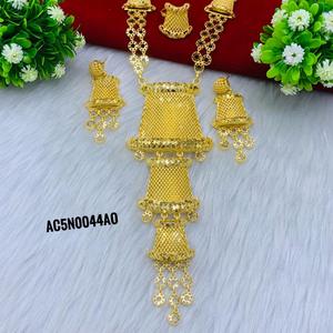 Conjunto de collar con abalorio de flor de cadena de caja de latón largo chapado en oro - Product Image 2