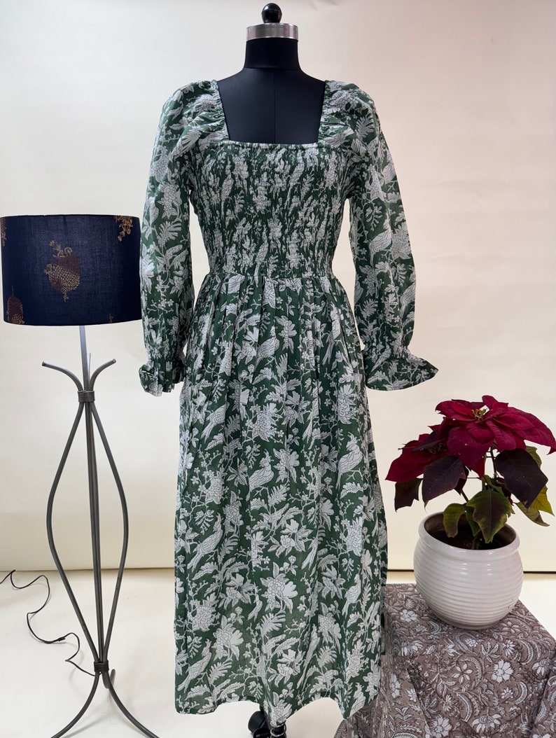 สีเขียวเข้ม