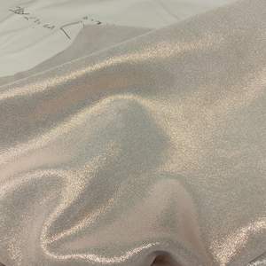 JESSY metallizzato iridescente effetto Gesso bovino luminoso in pelle microlaminata con finitura testurizzata gessosa scarpe di lusso borse alla moda - Product Image 3