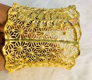 Conjunto de joyería de plata de estilo clásico chapado en oro de 24 quilates incluye pulsera pendientes de aro de moda para aniversario exportado India - Product Image 1