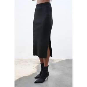 Conjunto de Falda y Blazer Maje 9884 con Detalle de Cadena en la Espalda - Product Image 2