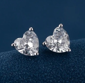 Pendientes de tuerca de moissanita en forma de corazón, regalo de Plata de Ley 925 para ella - Product Image 3