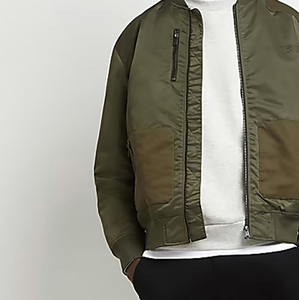 Blouson Bomber Personnalisé OEM avec Logo Brodé, Corps en Laine, Manches en Cuir, Unisexe, Style Streetwear, Mode Collégienne, Vente en Gros - Product Image 3
