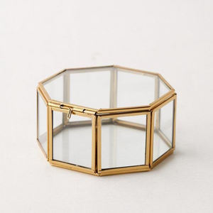 Plateau en verre de fer en métal décoratif pour la maison vintage avec 4 cloisons pour accessoires de bijoux en finition dorée - Product Image 3