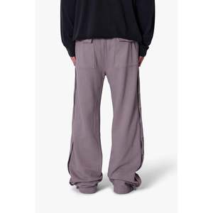 Pantalon en molleton de coton surdimensionné avec cordon de serrage contrastant et poches à rabat latérales - Product Image 3