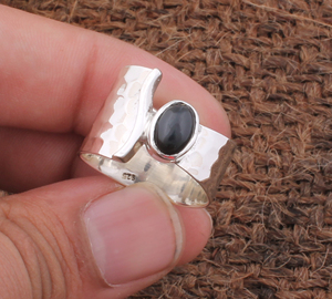 Design torsadé moderne Bague œil de tigre en argent sterling 925 Bijoux élégants en pierres précieuses rouges faits à la main pour femmes - Product Image 4