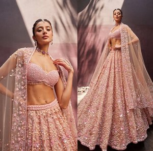 Ensemble Lahenga Choli Dupatta en soie Georgette lourde, broderie de couleurs vives, travail multi-motifs et pierres, pour mariée, femmes, fête - Product Image 3