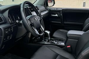 SUV tout-terrain de grande taille d'occasion 2022, haute performance 4x4 avec suspension robuste et équipements haut de gamme, sans accident - Product Image 3