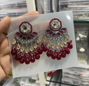 INDIO ÚLTIMO TRADICIONAL KUNDAN CHAPADO EN ORO ALTO CON DISEÑADOR DE PERLAS HERMOSO JUEGO DE PENDIENTES KUNDAN FANCY PARA MUJERES Y NIÑAS - Product Image 6