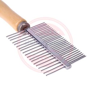 Mascotas de acero inoxidable de doble cara con mango de madera de agarre cómodo peine de aseo para perros, gatos y mascotas - Product Image 5