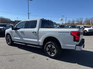 Ford F-150 Lightning XLT Super Crew AWD 2024, Vehículo Eléctrico con Autonomía de 601-700 km, Batería de 110 kWh, Potencia de 400 CV, Asientos de Cuero - Product Image 3