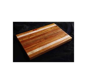 Planche à découper en bois rustique faite à la main avec éclat décoratif parfait pour les cuisines traditionnelles et les maisons extérieures - Product Image 1