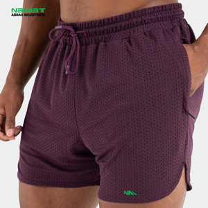 Pantalones cortos de malla atléticos de verano para hombre con logotipo personalizado, pantalones cortos de tabla transpirables de secado rápido, tejido de punto bordado de cintura media - Product Image 1