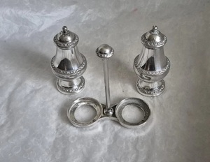 Juego de almacenamiento de sal y pimienta de latón de diseño étnico nuevo y de tendencia para estilo de mesa y uso tradicional de cocina india - Product Image 2