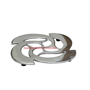 Dessous de plat moderne en fonte noire feuille d'érable décoratif résistant à la chaleur en métal pour la protection de la table de cuisine et la décoration intérieure - Product Image 5