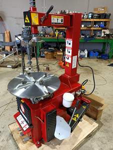 Machine à changer les pneus directe d'usine pour une utilisation dans un garage de voiture et de moto avec les meilleures offres de qualité et un prix de vente compétitif - Product Image 5