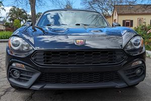 Auto Usado Confiable, Fiat 124 Spider Abarth 2017 - Product Image 1