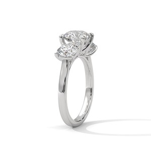 Anillo de Compromiso de Plata de Ley 925 con 3 Piedras de Circonita Cúbica de Corte Brillante Redondo de 2.0 ct - Product Image 5