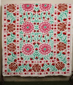 Drap de lit vintage brodé à la main Suzani avec couvre-lit brodé Crewel inspiré du Cachemire pour la décoration intérieure - Product Image 2