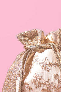 Fancy Eco-Friendly Polyester Indian Potli Bag con tamaños personalizables para regalos de fiesta nupcial de Ladiesclutches & More - Product Image 6