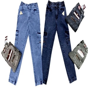 กางเกงยีนส์สำหรับเด็กผู้ชายกางเกงยีนส์ลำลองดูทันสมัยพร้อมเทคนิคการตกแต่งแบบปะขนาดเล็กทันสมัย - Product Image 1