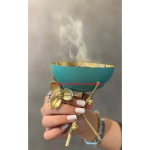 Quemador de incienso moderno y elegante con diseño de flor dorada, soporte de incienso único perfecto para decoración del hogar y aromaterapia - Product Image 4