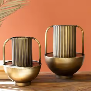 Florero de metal de diseño antiguo de aluminio pulido plateado con calidad superior por decoración Impex - Product Image 4