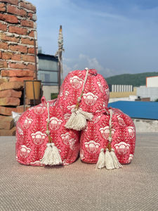 Grand trio de pochettes de maquillage de luxe matelassées en coton | Bloc imprimé pour sacs avec cordon de serrage à glissière | Coffret cadeau écologique pour elle - Product Image 3