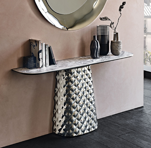 Table console sophistiquée en marbre blanc avec une base en métal doré incurvé complexe, disponible au prix de gros - Product Image 3