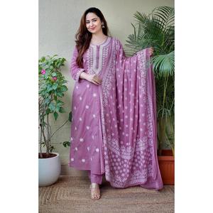 Conjunto de traje de mujer bordado de lavanda polvorienta con Dupatta - Product Image 5