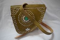 Sac à bandoulière vintage Moroccan Soul avec rivets décoratifs, fermeture à rabat, en cuir véritable pour femme