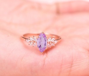 แหวนมอร์แกไนต์สีชมพูชุบทองคำขาว 925 14K รูปทรงดอกไม้ทรงมาร์ควิส สำหรับงานหมั้น งานแต่งงาน วันครบรอบ ของขวัญวันเกิด - Product Image 4