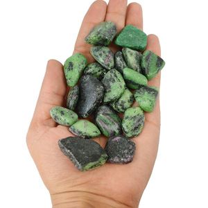 Pierre roulée de zoïsite verte, cristal naturel tacheté de noir - Product Image 3